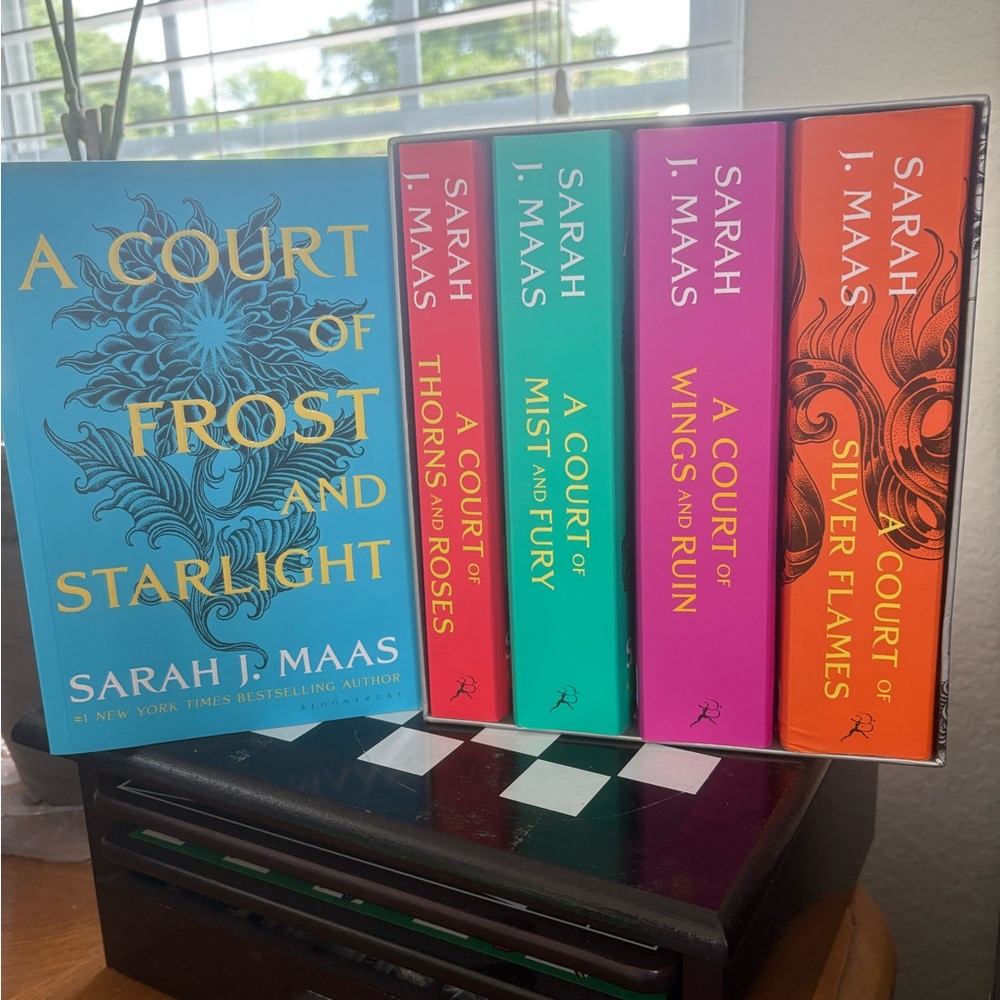 Sarah J. Maas Book Set - Vibrant Covers